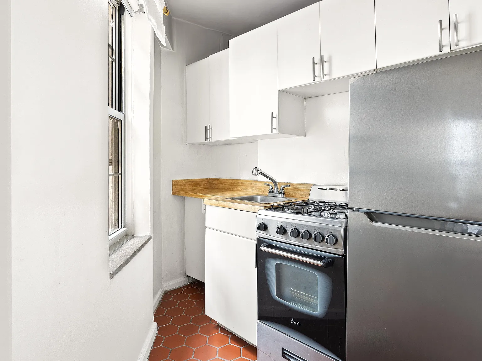 25 Minetta Lane — Photo 3