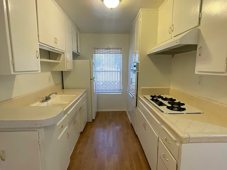 2215 N Beachwood Dr #205 — Photo 2