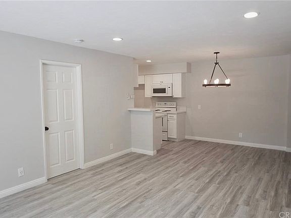 4th image of 20234 Cantara St Unit 143