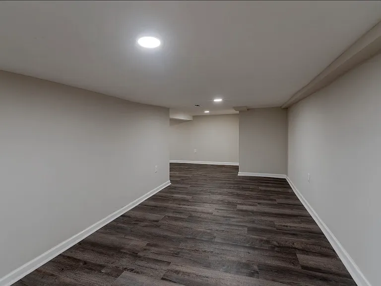 2626 Oswego Ave — Photo 9
