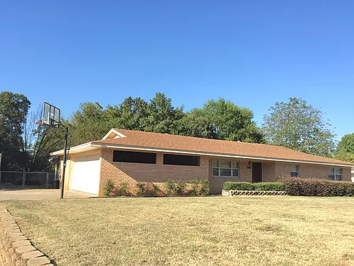 2811 Royal Dr Photo 1