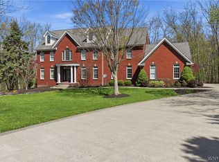 16 Woodstream Trl, Orchard Park, NY 14127