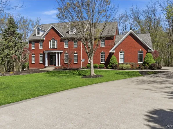 16 Woodstream Trl, Orchard Park, NY 14127