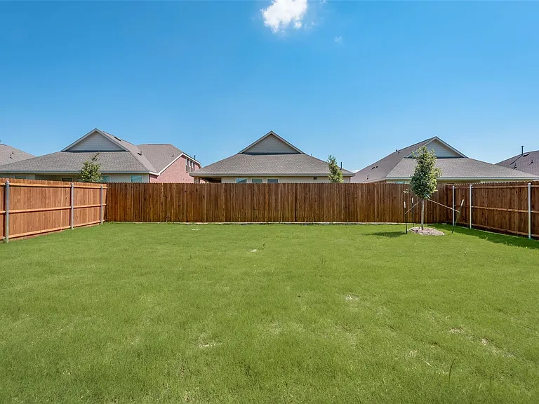 1109 Sassafras Dr — Photo 4