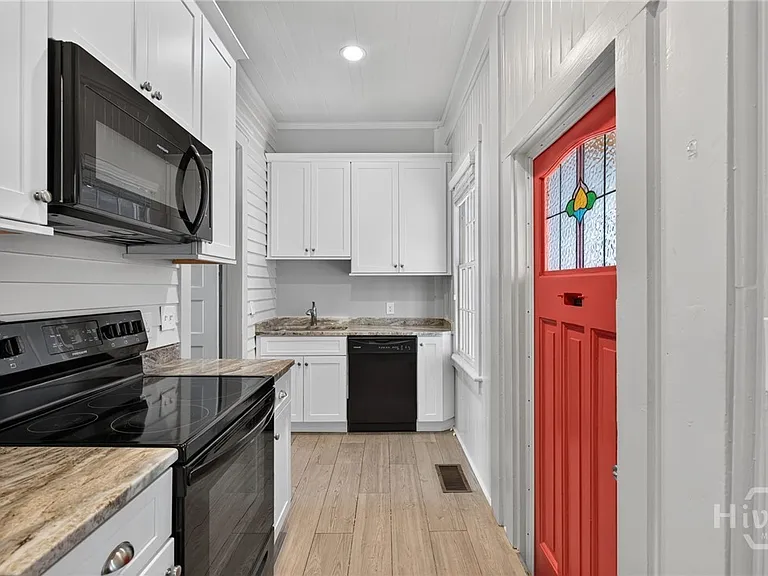 902 Barnard St — Photo 14
