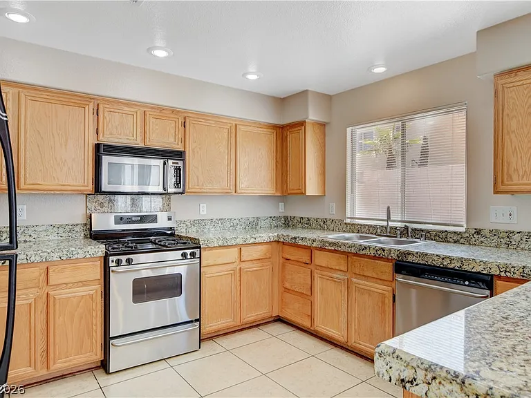 9317 Mountain Cliffs Ave — Photo 17