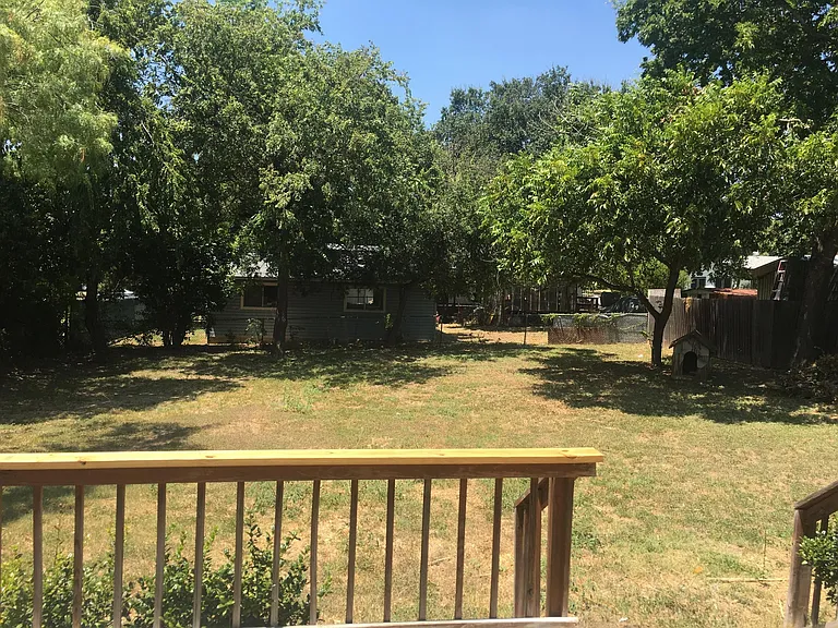 111 Pleasant Dr — Photo 4