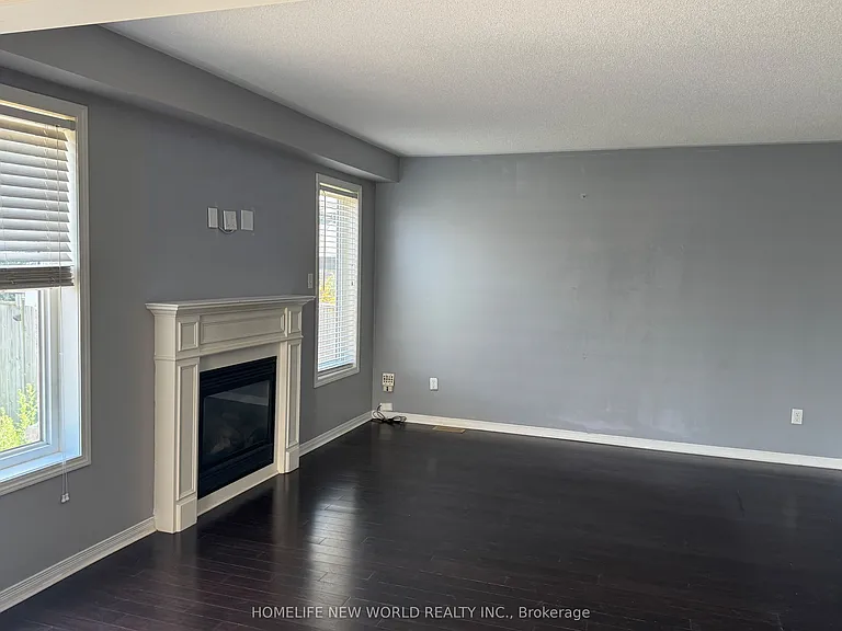 1284 Gyatt Cres — Photo 4
