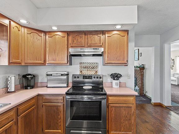 3rd image of 243 E Center St