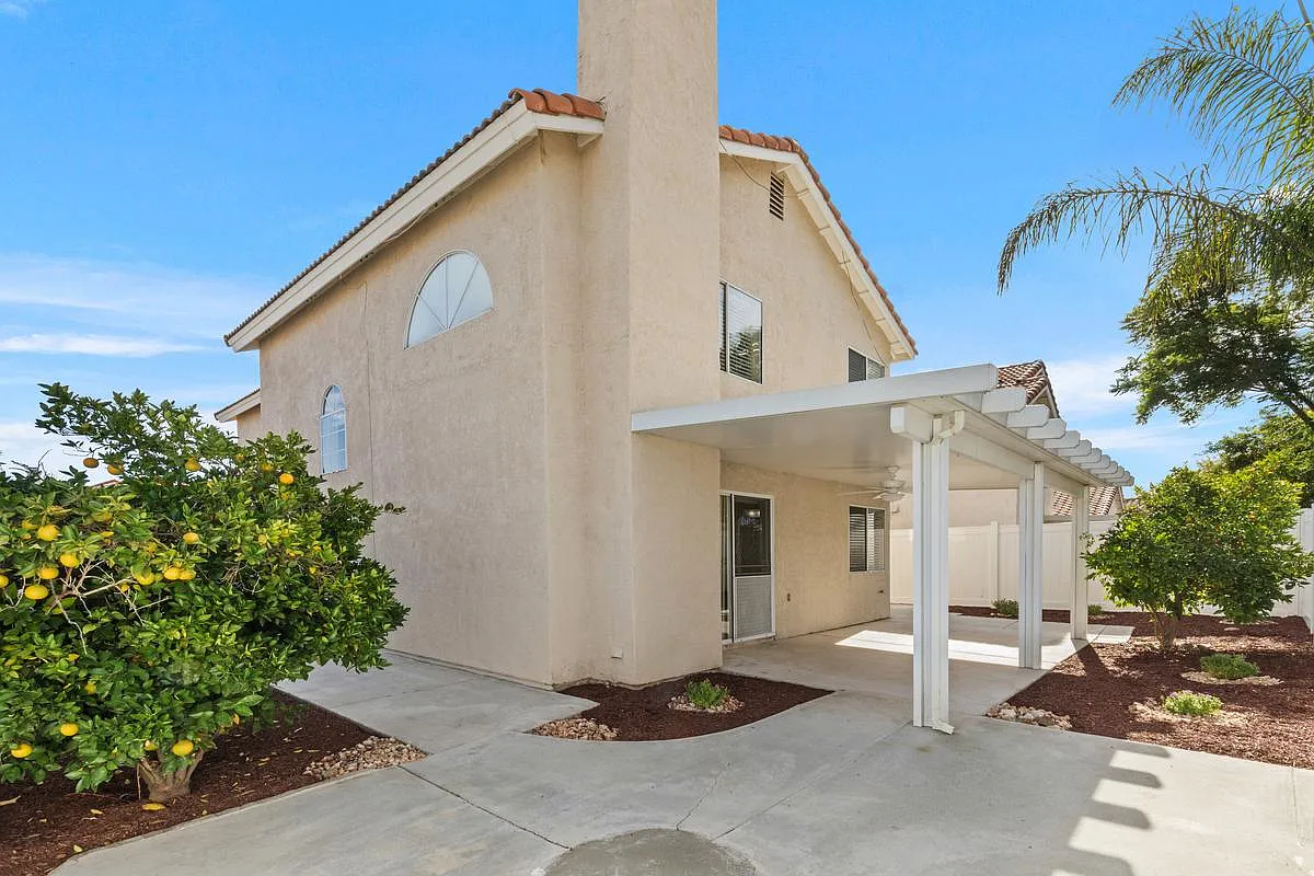 Private fenced back yard with concrete patio, BBQ, & fire pit - 391 Via Capri