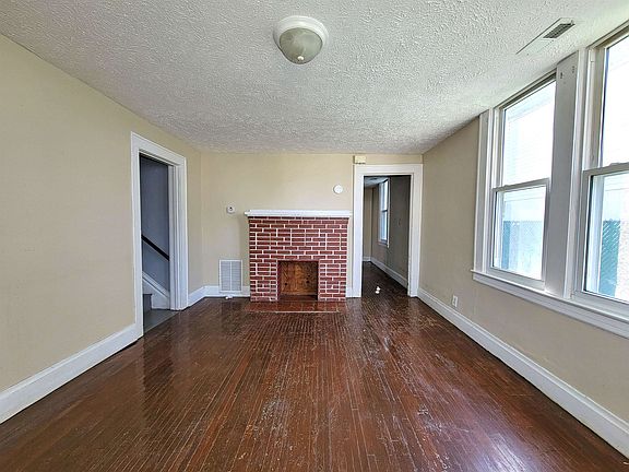2nd image of 824 25th St