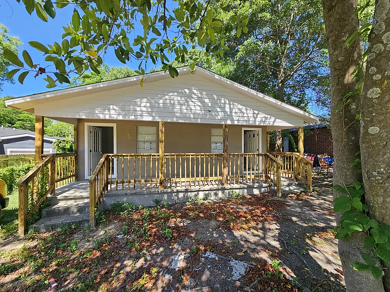 715 Woodard Ave — Photo 3