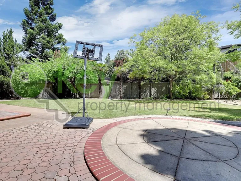 208 Otter Glen Ct — Photo 52