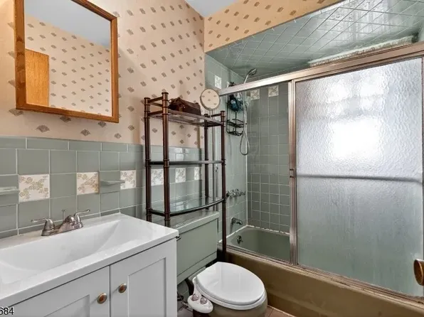 162 Dundee Ave Floor 2, Paterson, NJ 07503