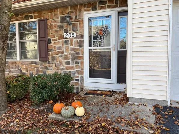 205 Amblewood Way, State College, PA 16803