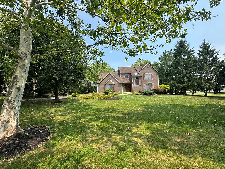 102 Ravenwood Pl — Photo 4