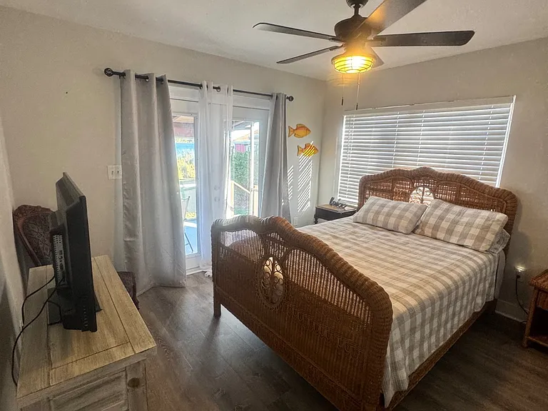734 Memorial Dr — Photo 40
