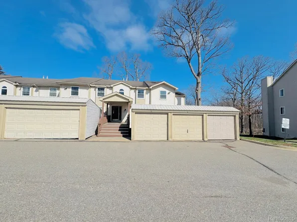 4956 Oak Hill Dr #78, Waterford, MI 48329