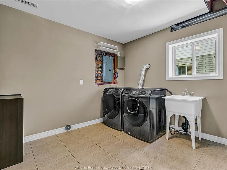 420 Runstedler Dr — Photo 31