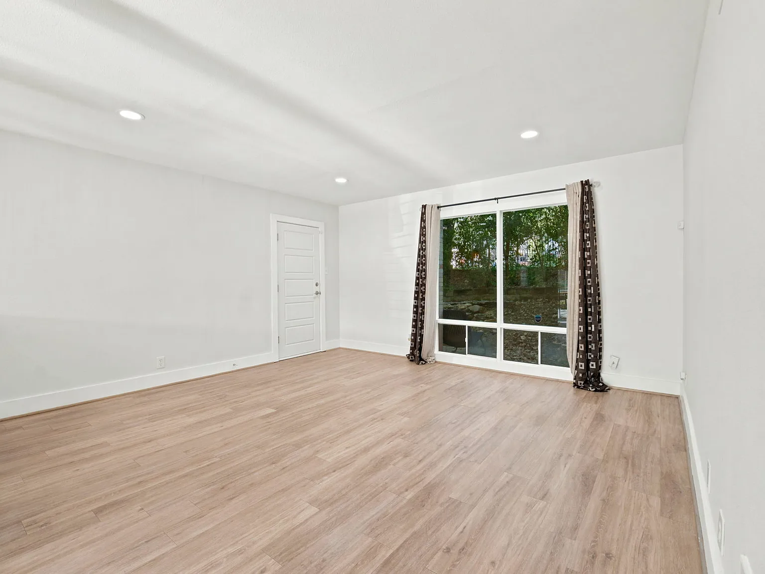 5332 Balcones Dr Unit#B, Austin Texas 78731 — Photo 2