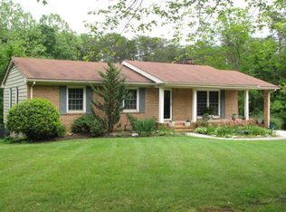 858 Moore Rd, Farmville, VA 23901