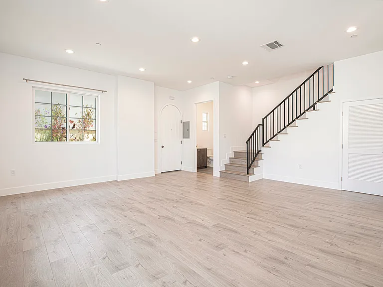 1029 Melrose Ave #104 — Photo 14