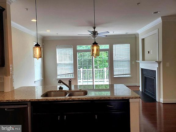 5th image of 32 Steeplechase Dr
