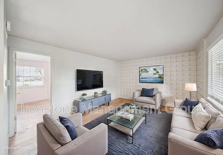 109 S 9th St #206 — Photo 25