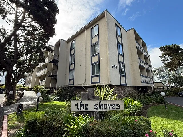 2 bed, $2,995 — Photo 1