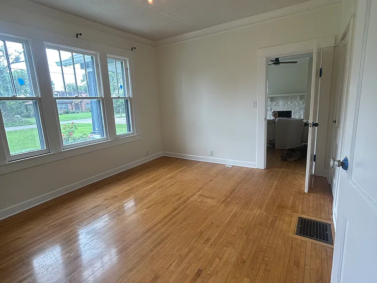 1011 Calvert St — Photo 8
