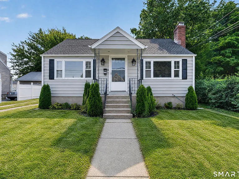 11 Stratfield Pl — Photo 1