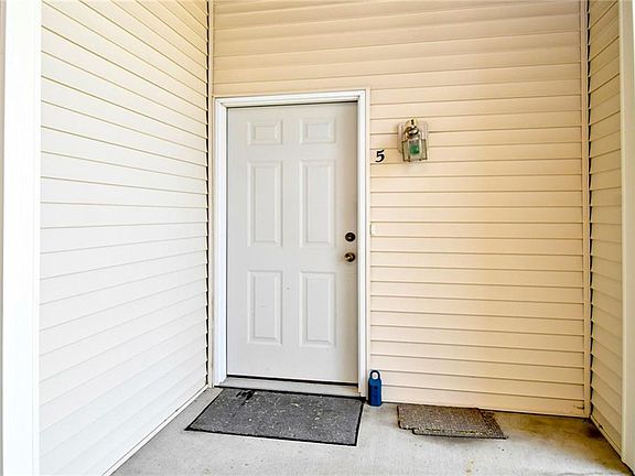 3rd image of 1624 NW Prairie Lakes Dr APT 5