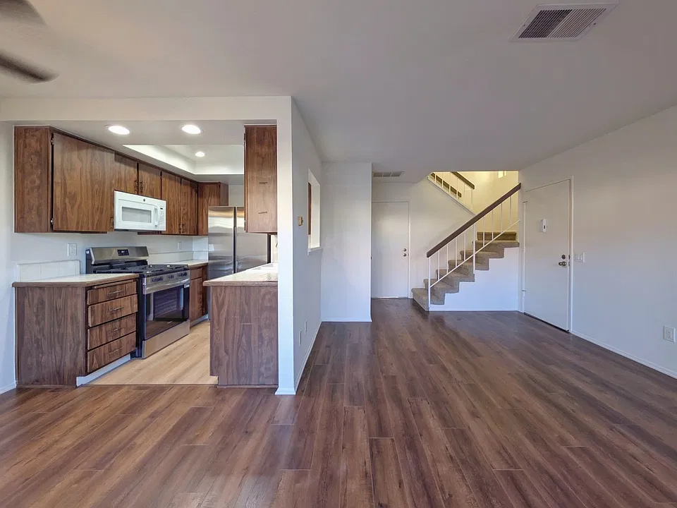 17122 Lynn Ln