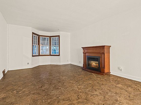 3rd image of 2819 12th Ave