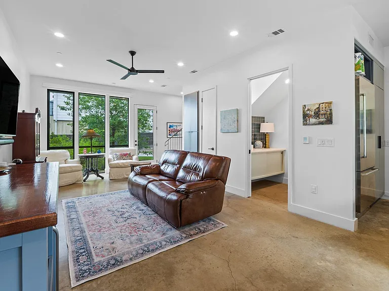 303 Woodward St #32 — Photo 8