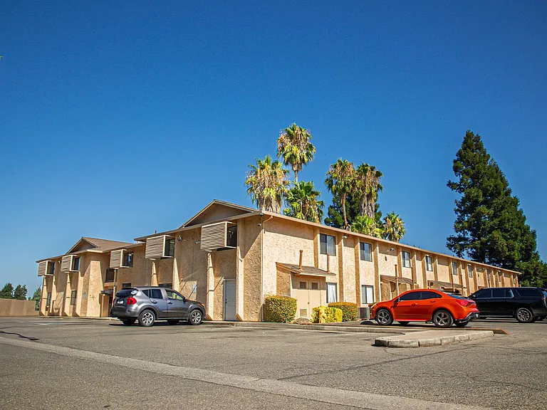 Joshua Tree Apartments — Photo 13
