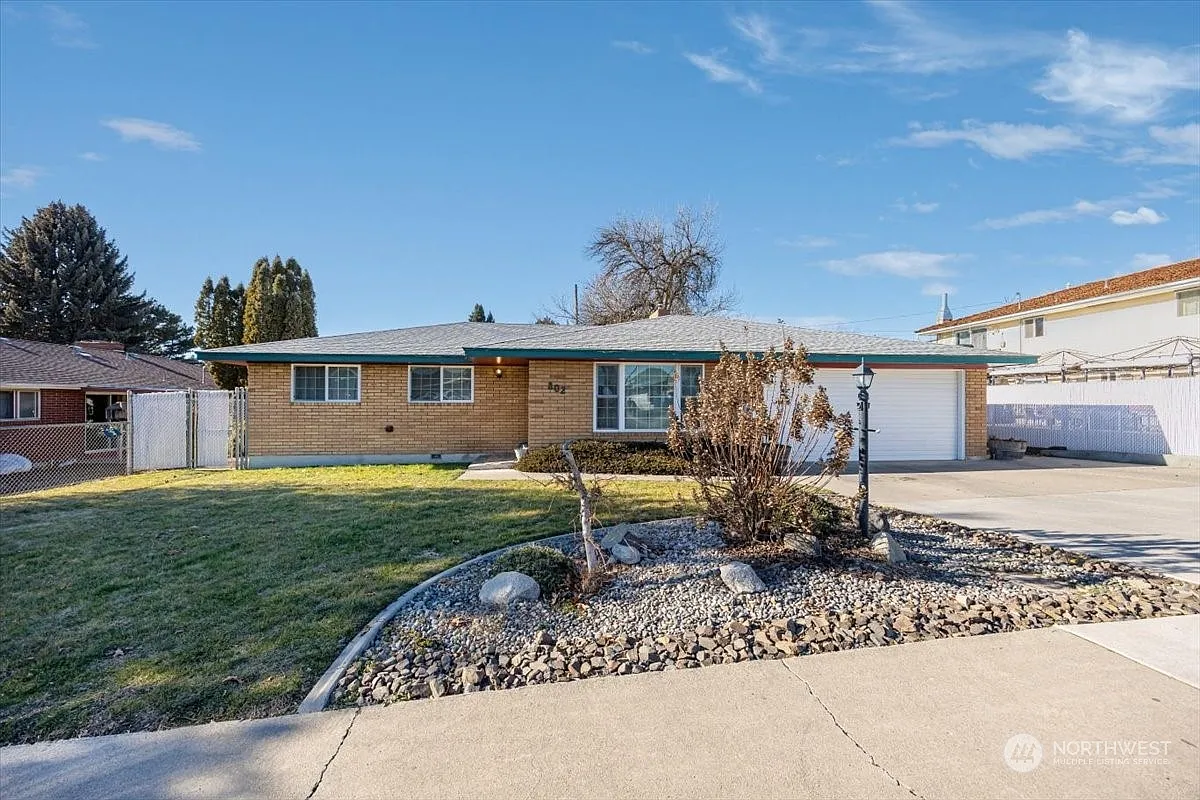 802 Euclid photo 1