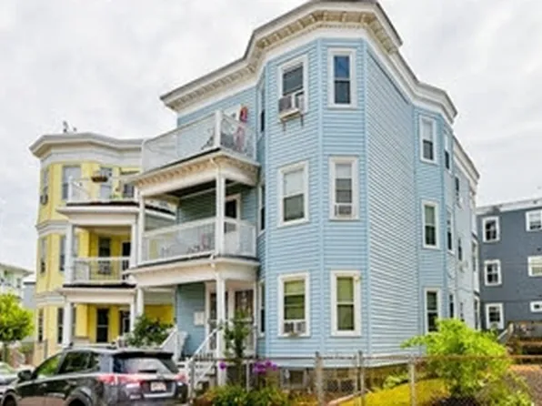 37 Oakley St, Dorchester Center, MA