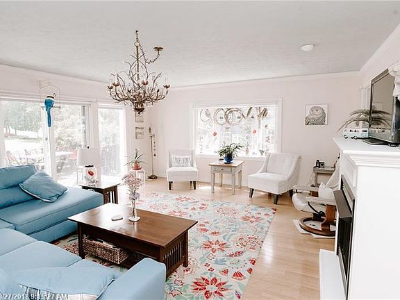 4th image of 62 Pleasant St