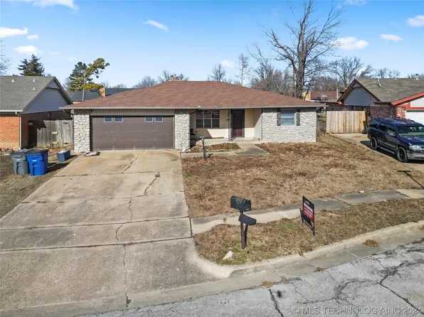 10727 E 26th Pl, Tulsa, OK 74129