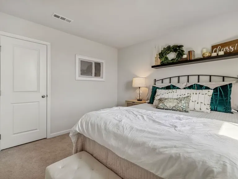 1952 Belle Arbor Dr — Photo 6