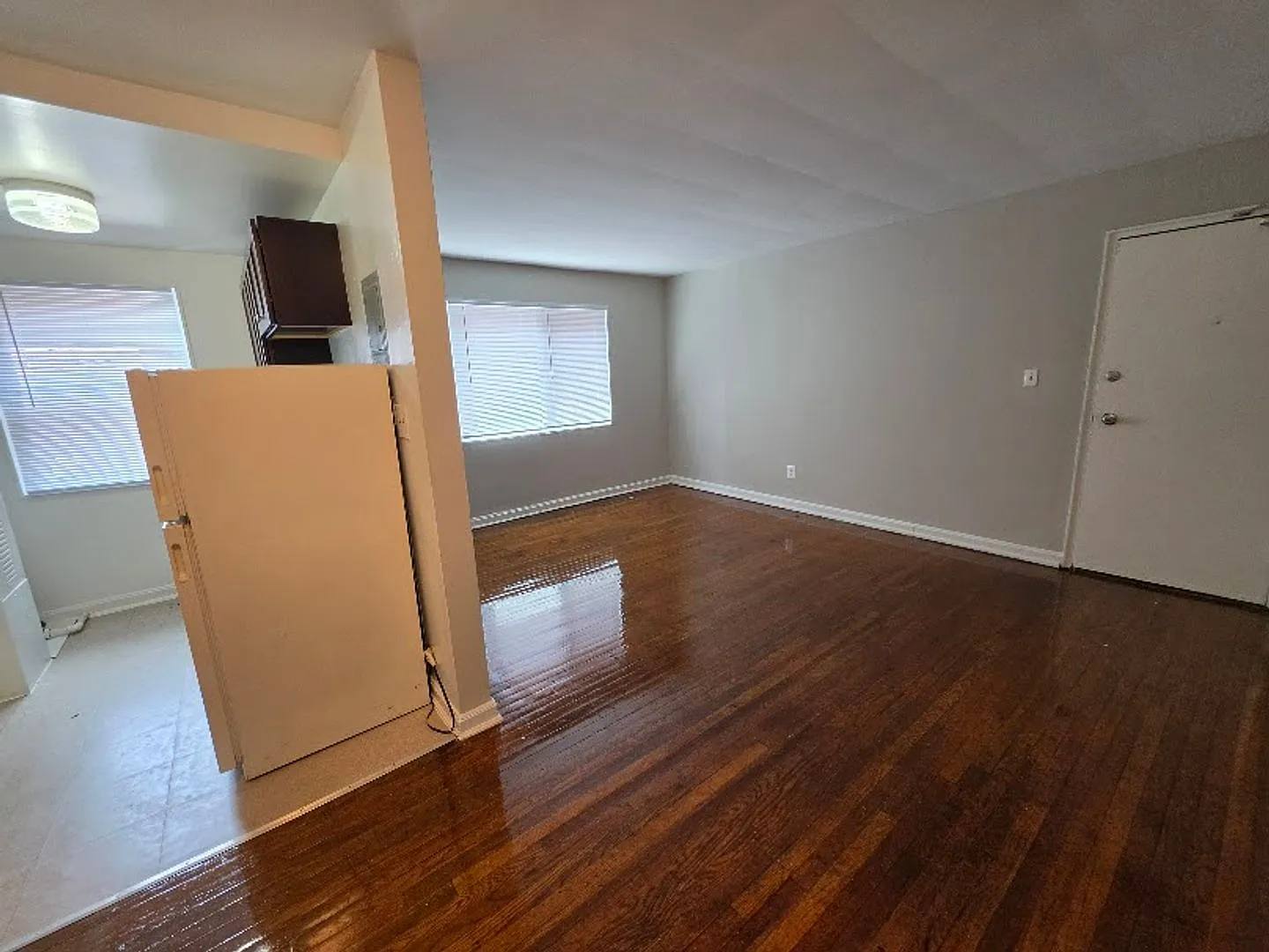 1026 45TH ST NE — Photo 3
