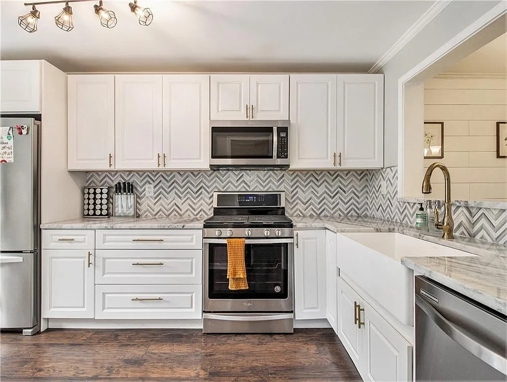 3 bed, 1585 sqft, $2,990 — Photo 1