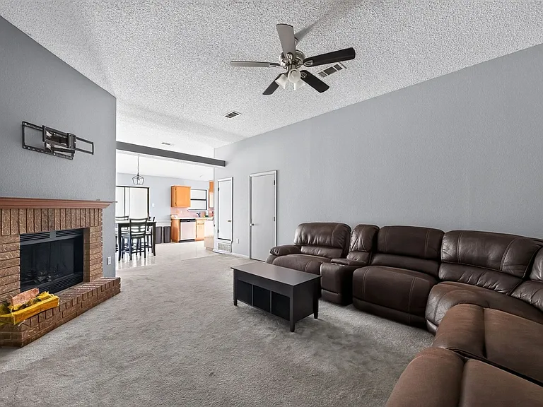 105 Lariat Cir — Photo 2