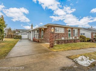 906 Sampson St, Taylor, PA 18517