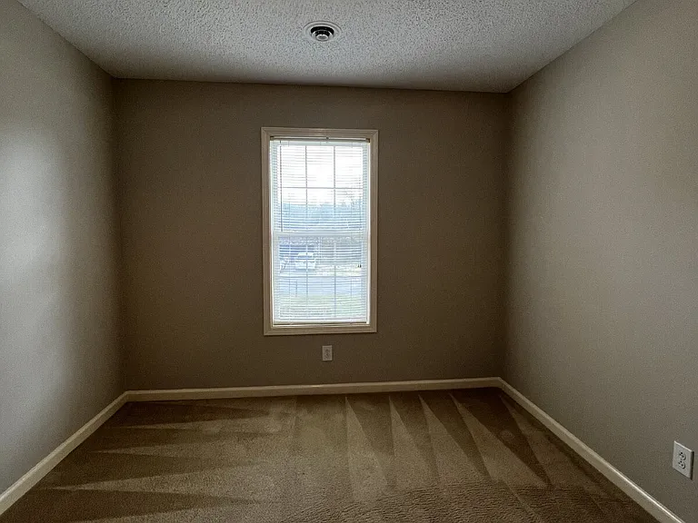 3427 Poplar Hl — Photo 9