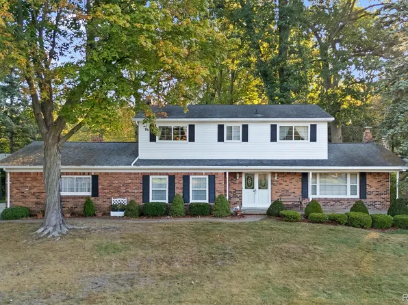 52580 Southdown Rd, Shelby Township, MI 48316