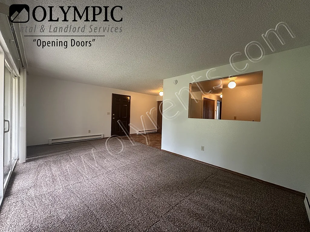 Upper level 4-plex unit w/ Water/Garbage included! — Photo 4