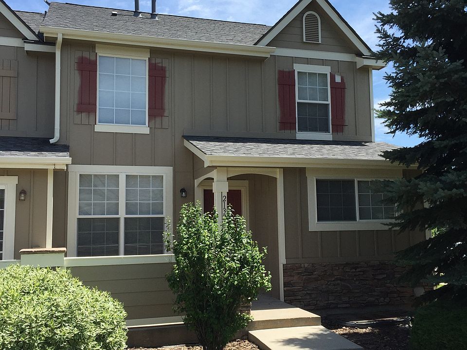 Townhouse/end unit/shutters currently being painted