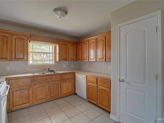3rd image of 3805 Frontier Dr